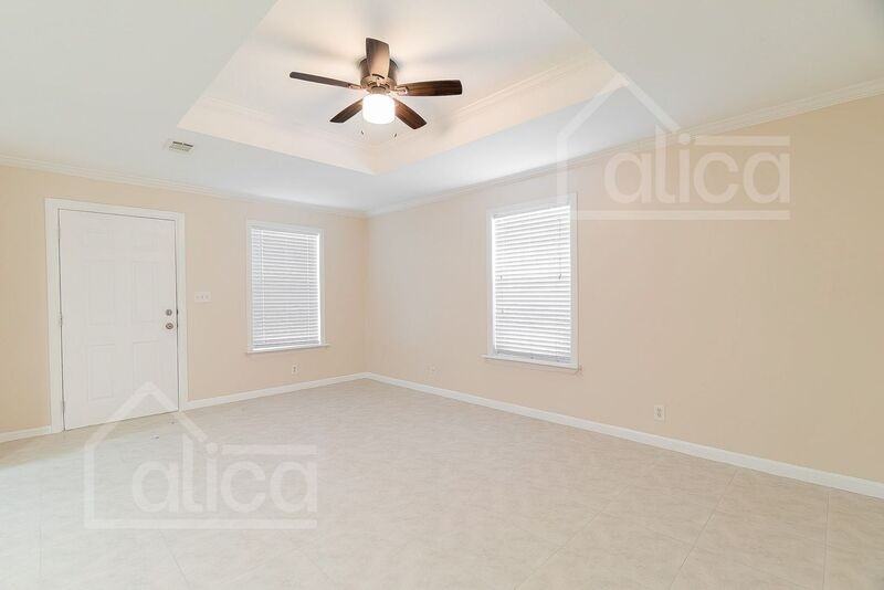 1113 22nd St - Photo 4 of 24