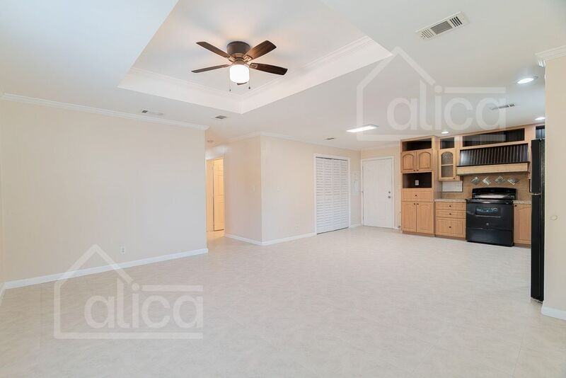 1113 22nd St - Photo 5 of 24