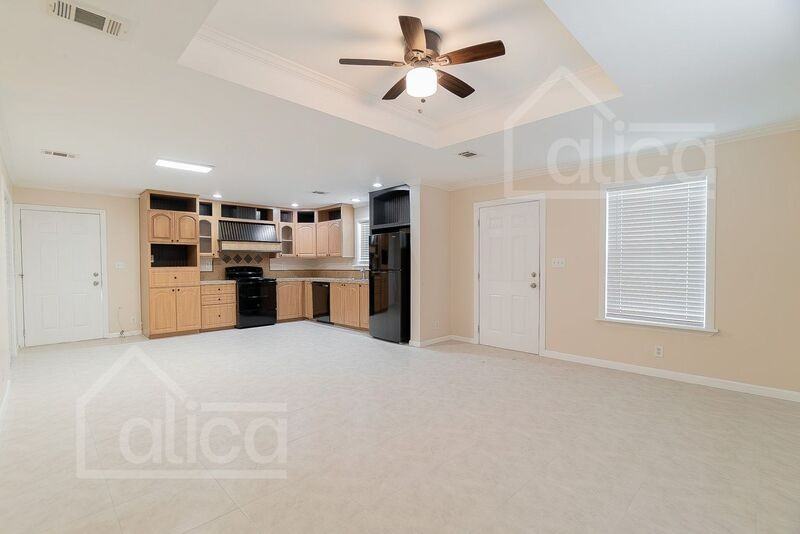 1113 22nd St - Photo 6 of 24
