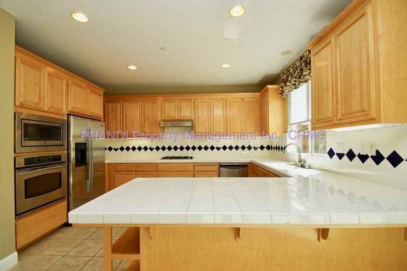 19 Waterbury Ln - Photo 4 of 25