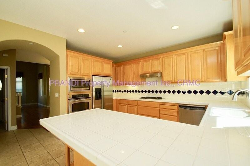 19 Waterbury Ln - Photo 5 of 25