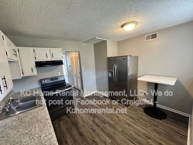 9213 E 54th St - Photo 3 of 17