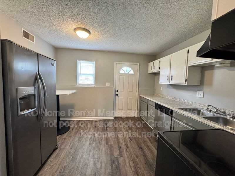 9213 E 54th St - Photo 4 of 17