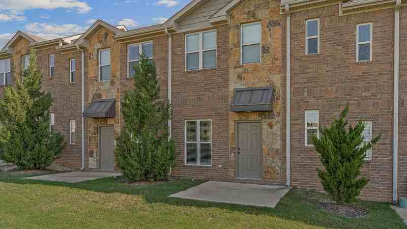 4909 Reserve Blvd #E204 - Photo 2 of 8