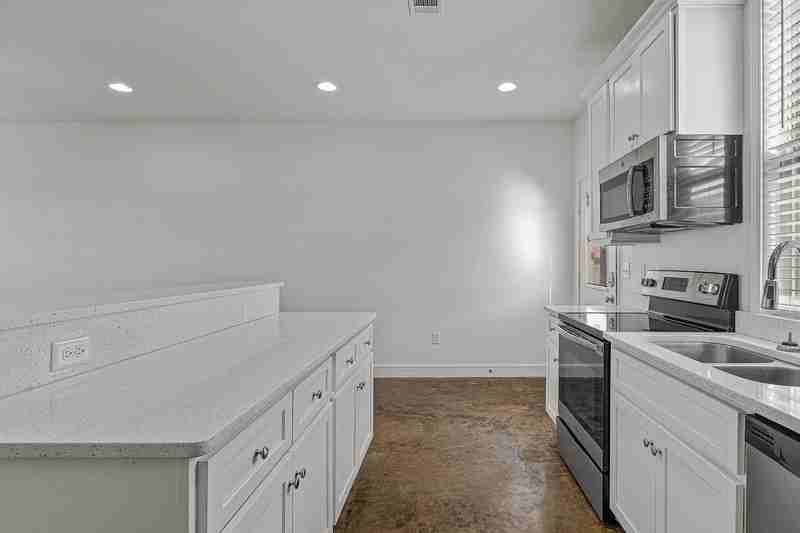 4909 Reserve Blvd #E204 - Photo 5 of 8