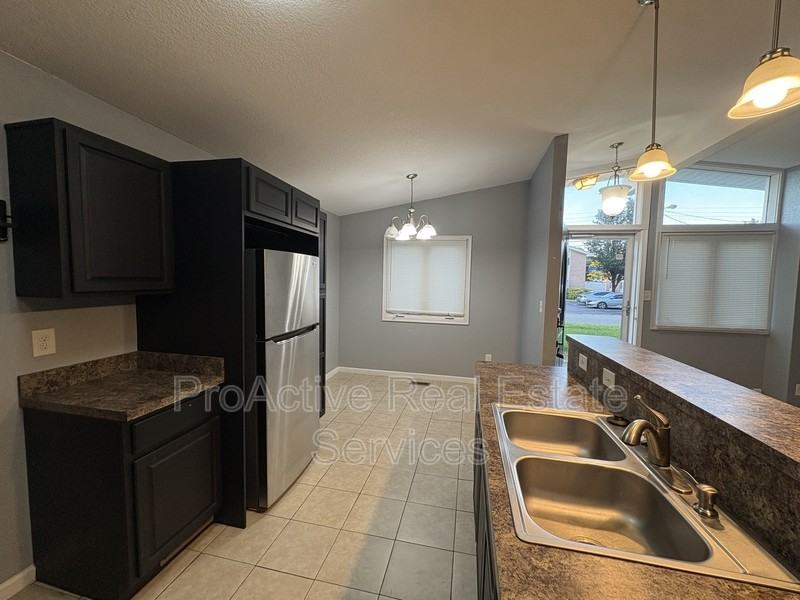 1021 Mineola Dr - Photo 6 of 13