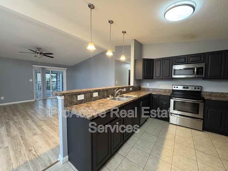 1021 Mineola Dr - Photo 7 of 13