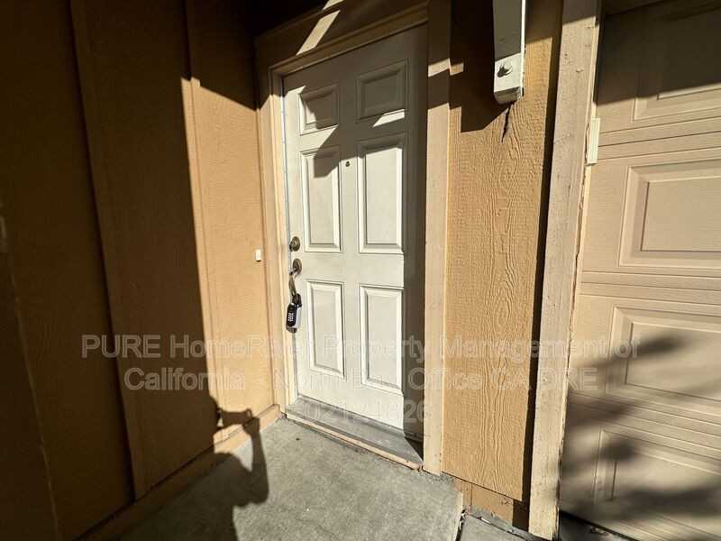 2218 Versailles St - Photo 3 of 14
