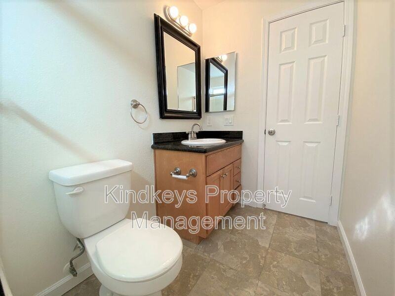 748 Florida St - Photo 4 of 12