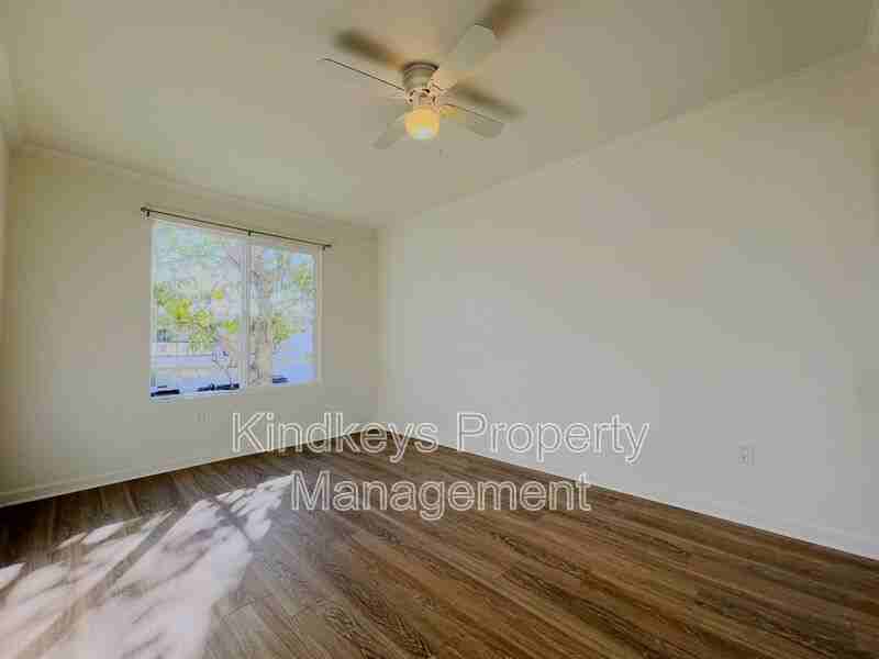 748 Florida St - Photo 7 of 12