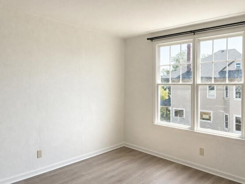 1904 Chamberlain Ave - Photo 4 of 9
