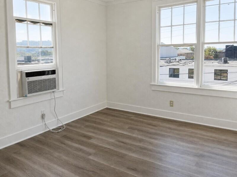 1904 Chamberlain Ave - Photo 6 of 9