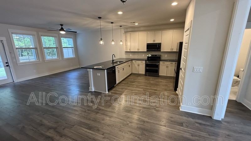 5112 Park Creek Ave - Photo 5 of 17