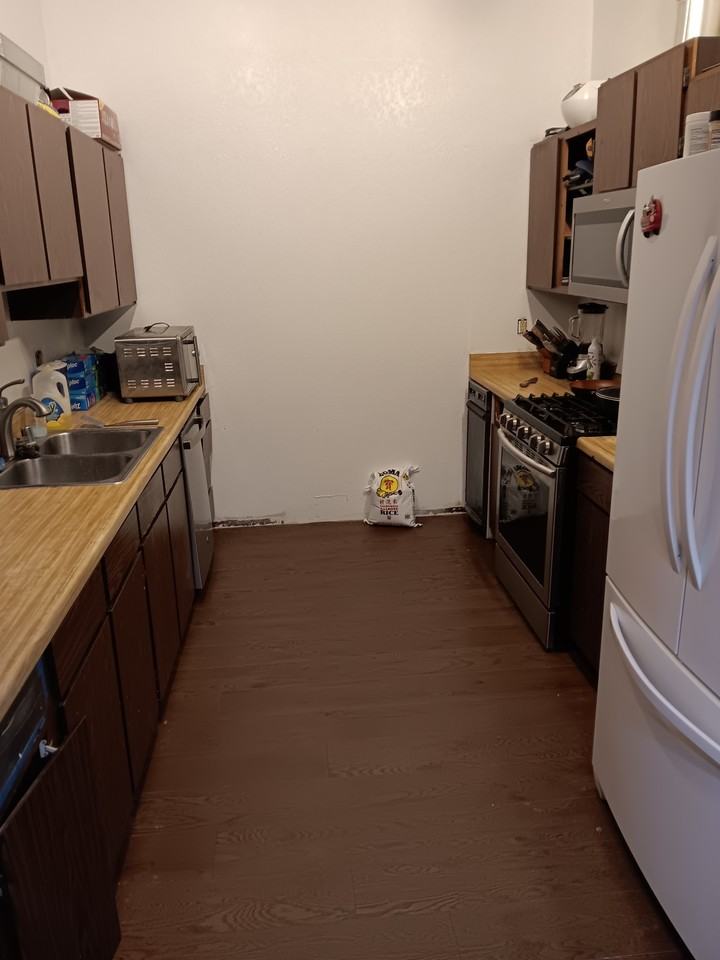 208 Deerfield Dr - Photo 4 of 18
