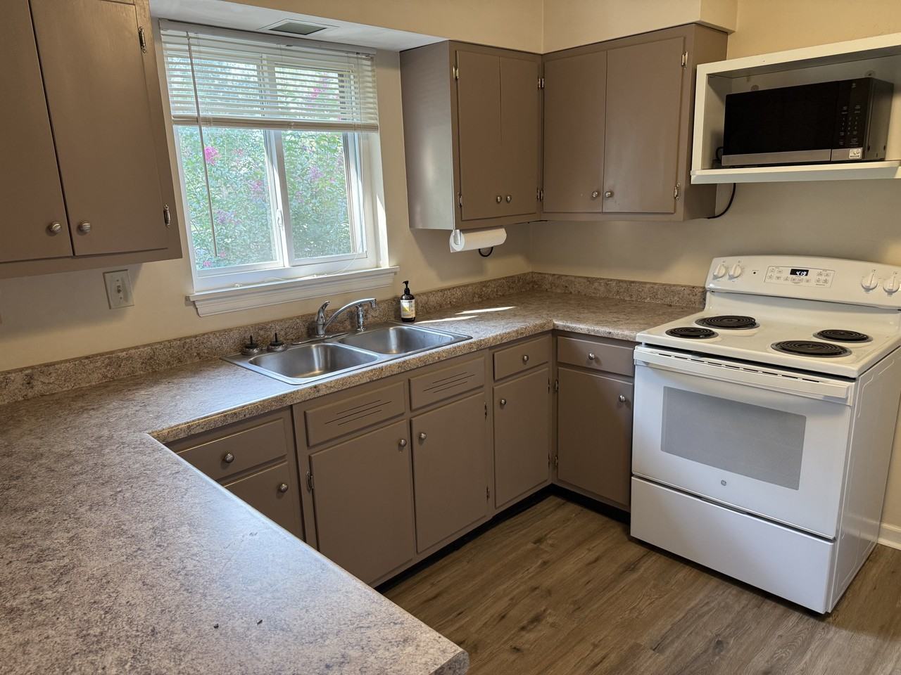 1244 Standish Way #NA - Photo 2 of 13