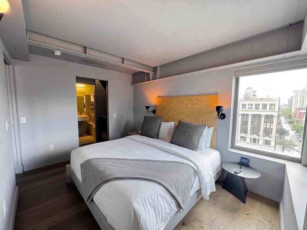 120 Allen St #PH - Photo 4 of 11