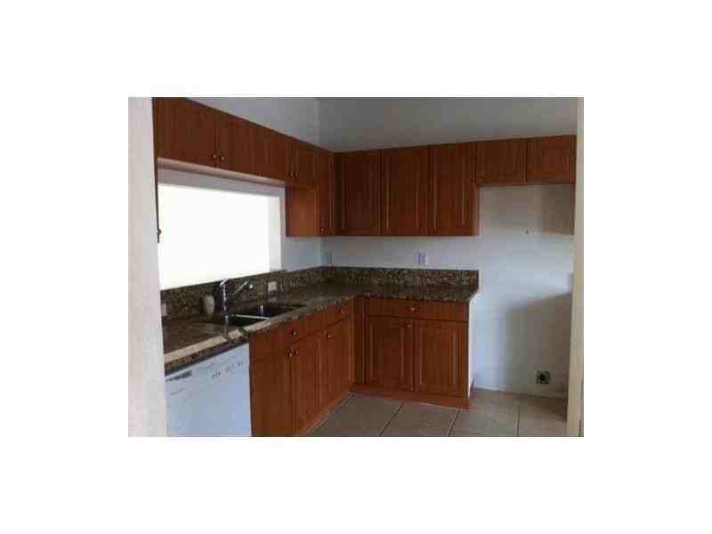 8246 SW 27th St 103 - Photo 3 of 6