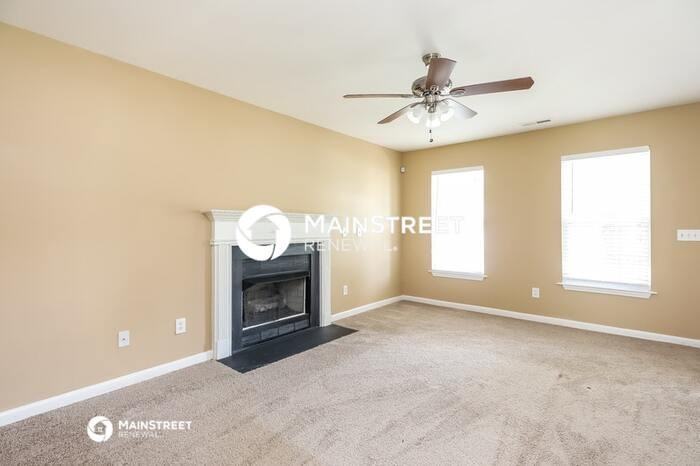 711 Walnut Crossing Dr - Photo 3 of 16