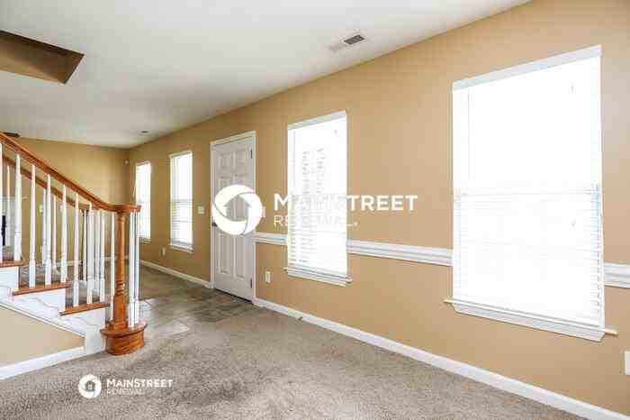 711 Walnut Crossing Dr - Photo 4 of 16