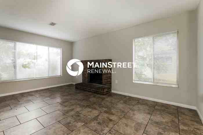 914 Buttercup Dr - Photo 5 of 16
