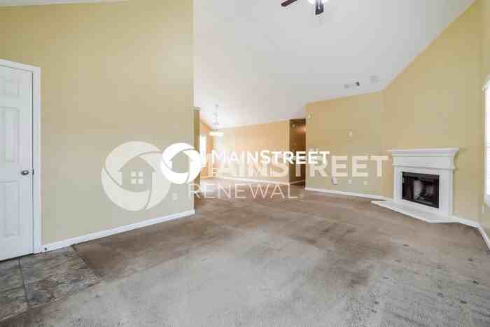 6827 Browns Mill Walk - Photo 4 of 15