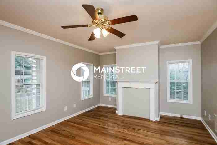 2412 Lakewood Ave Sw - Photo 2 of 17