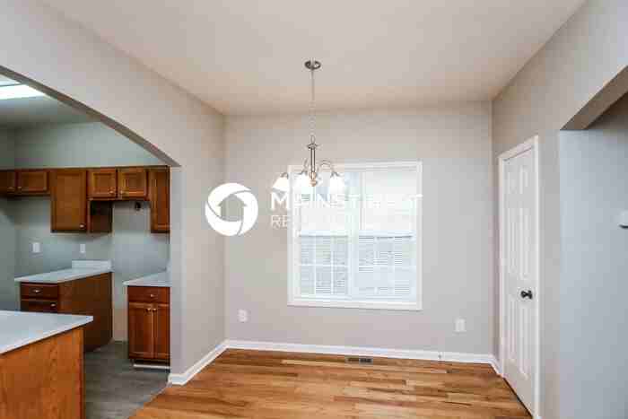 2412 Lakewood Ave Sw - Photo 3 of 17