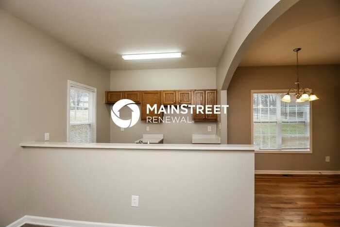 2412 Lakewood Ave Sw - Photo 4 of 17