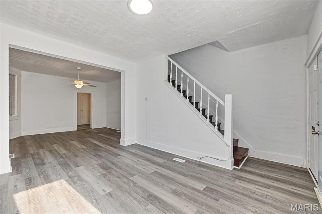 2703 N Spring Ave - Photo 6 of 20