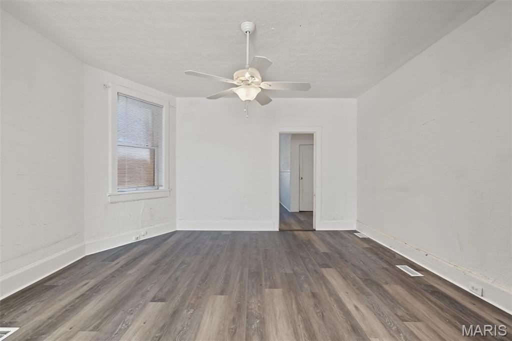 2703 N Spring Ave - Photo 7 of 20