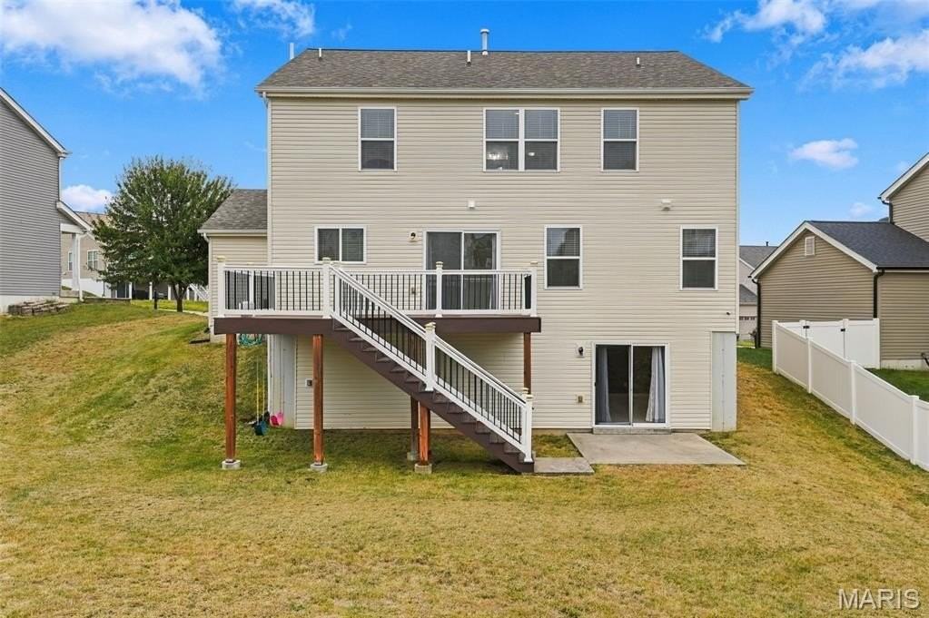 621 Falling Brook Dr - Photo 2 of 48