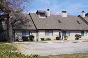 featured image of 814 White Oak Dr #7