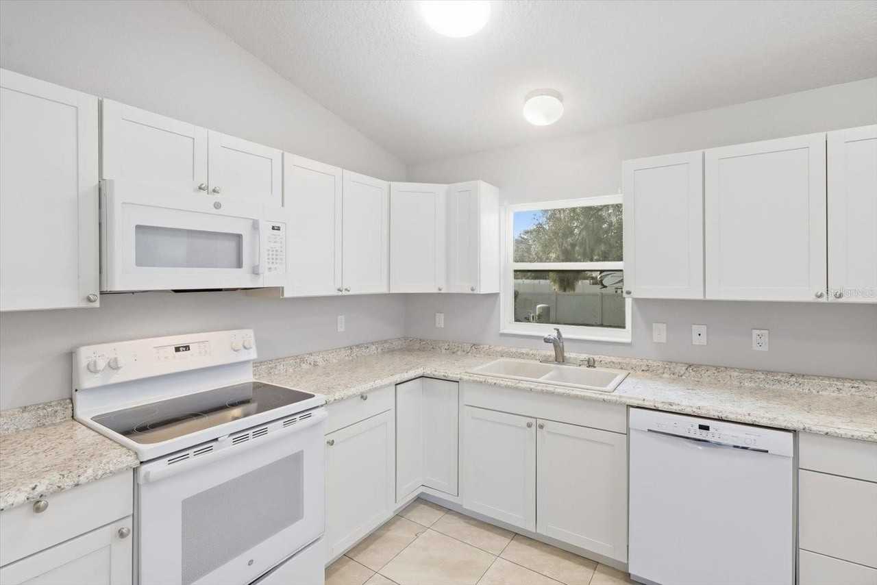 8372 Se 156th St - Photo 7 of 28