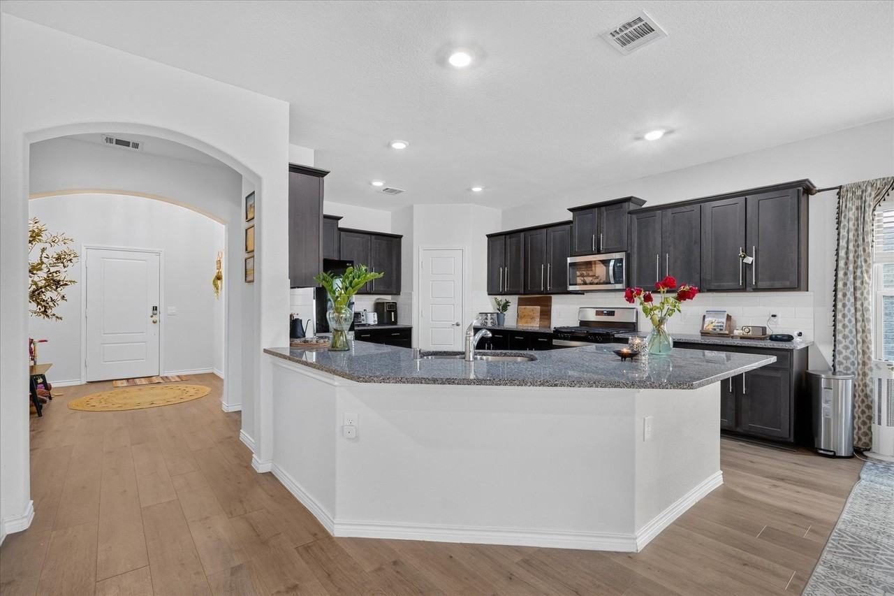 4005 Lockmead Rd - Photo 4 of 18