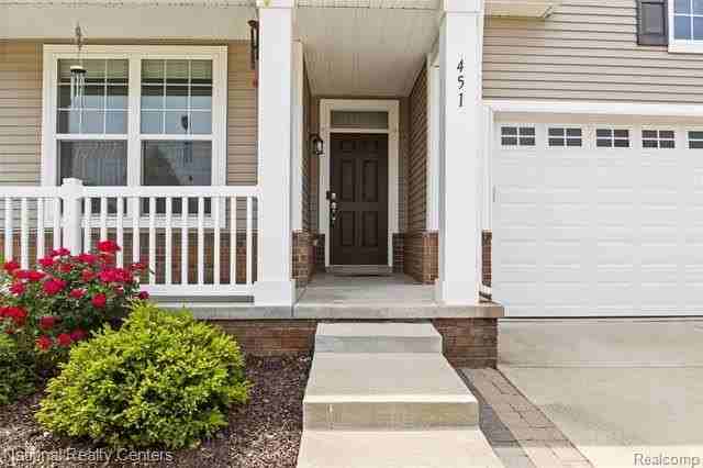 451 Goodrich - Photo 4 of 32