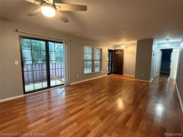 39596 Old Dominion Dr - Photo 3 of 13