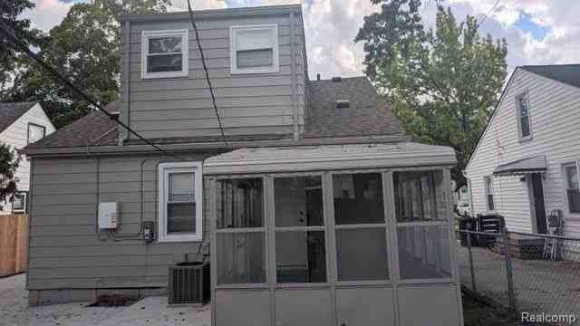1305 Bauman Ave - Photo 7 of 22