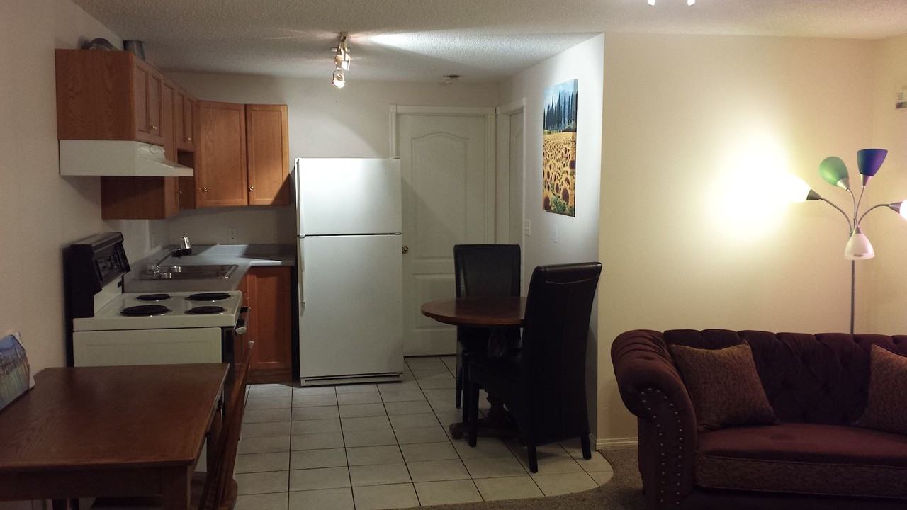 26 31 Ave Sw - Photo 3 of 8