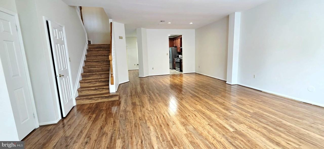 75 Ashford Dr - Photo 3 of 19