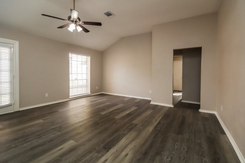 13835 Aspen Hollow Ln - Photo 5 of 16