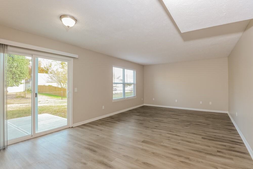 2327 Fullerton Dr - Photo 7 of 17