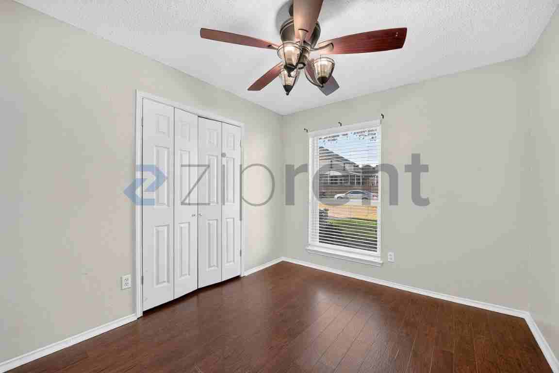 808 Chancellorsville Pkwy - Photo 6 of 34