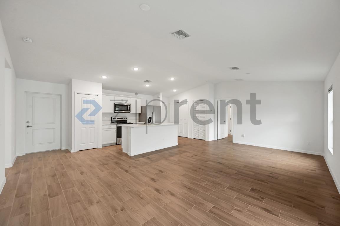 2324 Nw 25th St - Photo 5 of 34