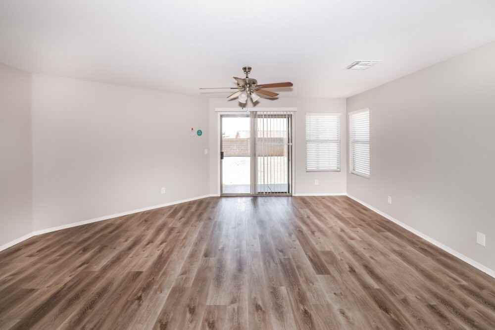 10521 W Robin Ln - Photo 5 of 16