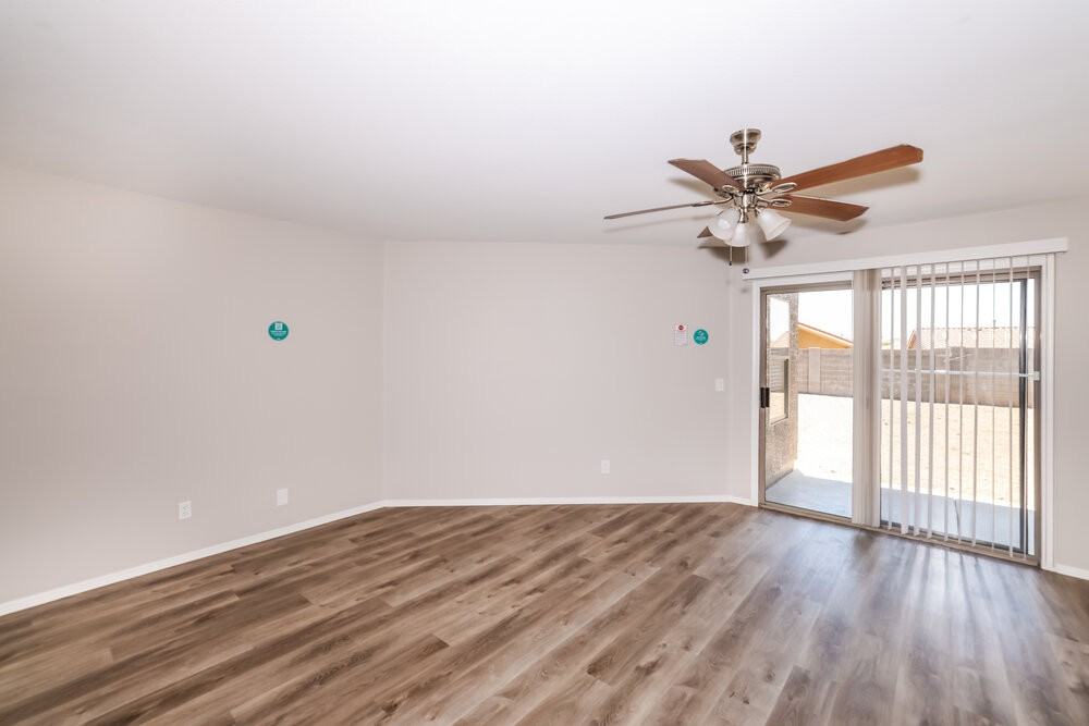 10521 W Robin Ln - Photo 6 of 16