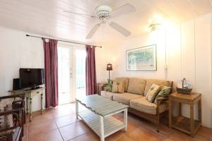 featured image of 5306 Avenida Navarra