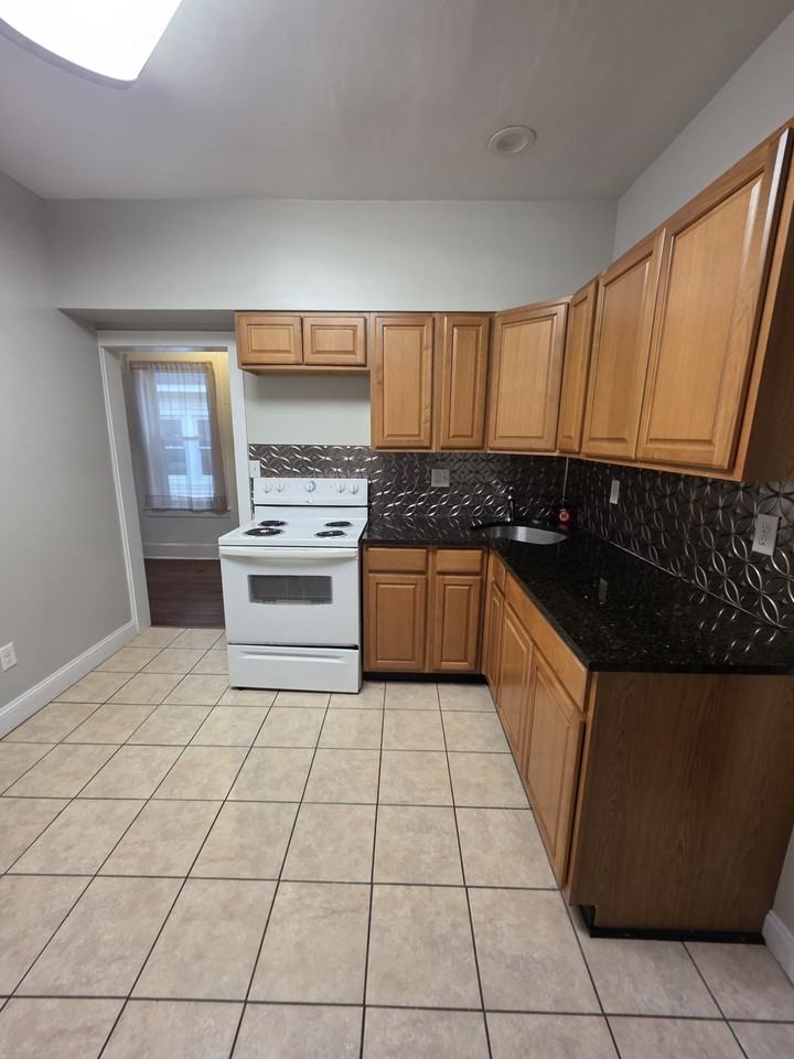 28 North Queen Street #2 - Photo 5 of 14