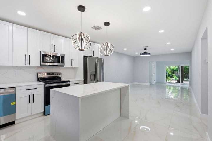 2975 Northeast 2nd Avenue - Photo 2 of 8