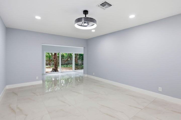 2975 Northeast 2nd Avenue - Photo 6 of 8