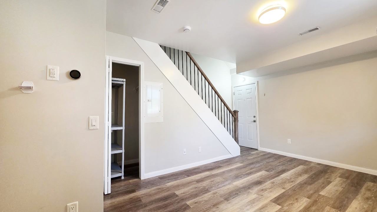 44 Front Street South #3 - Photo 3 of 10